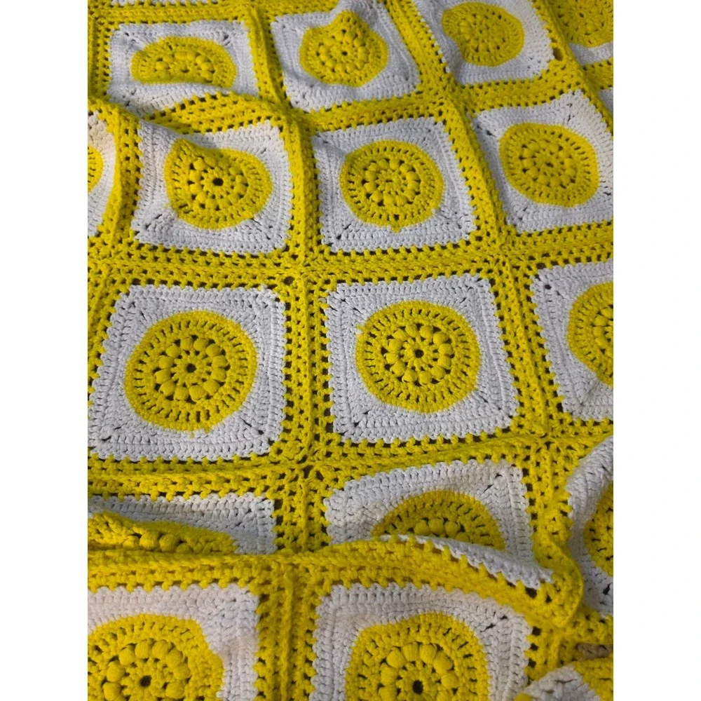 Handmade Crochet Afghan Blanket Yellow White Sunburst Granny Square 112x150‎